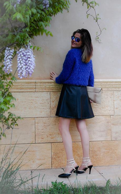 Azul Klein y negro, outfit primaveral