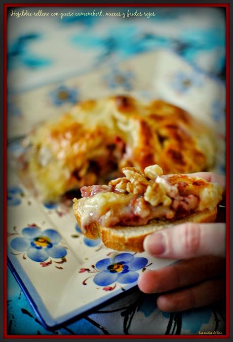 Hojaldre relleno con queso camembert  nueces y frutos rojos  tererecetas 02