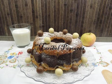 Bundt cake de  yogur, chocolate, harina de algarroba y manzana.