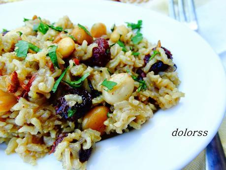 Arroz basmati integral especiado con frutos secos.