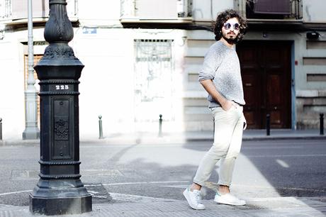 glamournarcotico_cant_keep_running_away_sunglasses_sundaysomwhere_Springfield_sweater_h&m_chinos_stan_smith_sneakers_fashionblog_menswear_street_style_by_charlie_cole (3)