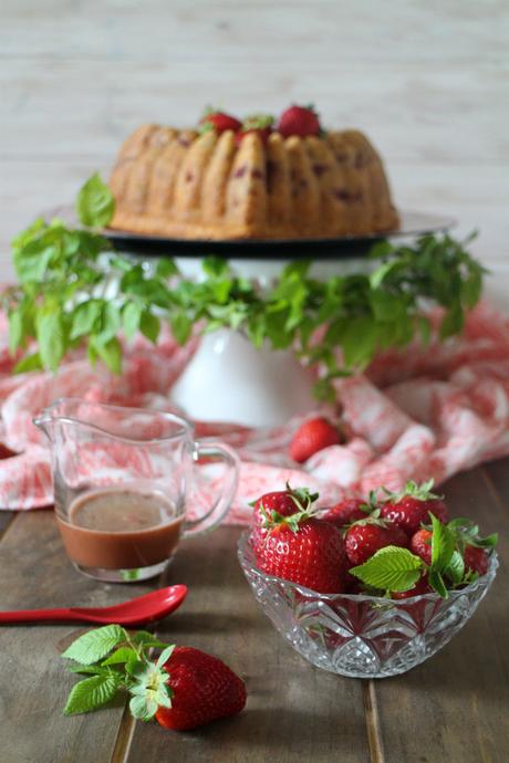 Bundt cake de fresas y vinagre balsámico