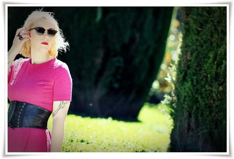 Nuestra bloguera de moda @Loqllevelarubia nos trae hoy… Fuchsia Dress