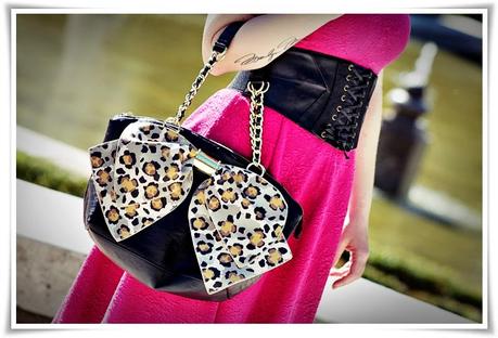 Nuestra bloguera de moda @Loqllevelarubia nos trae hoy… Fuchsia Dress