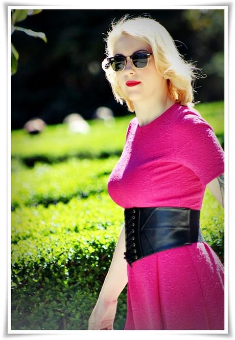 Nuestra bloguera de moda @Loqllevelarubia nos trae hoy… Fuchsia Dress