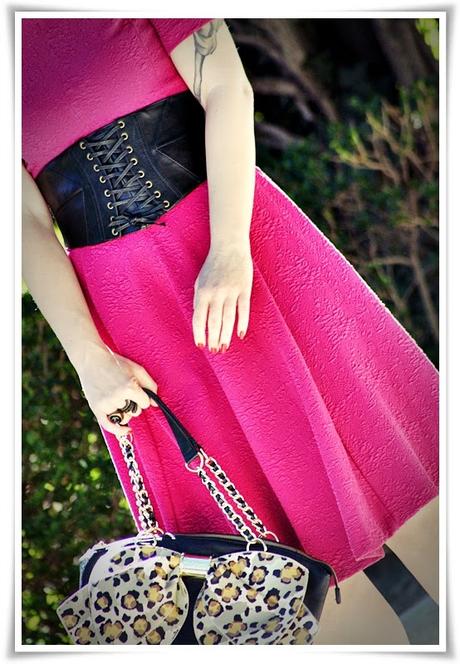 Nuestra bloguera de moda @Loqllevelarubia nos trae hoy… Fuchsia Dress