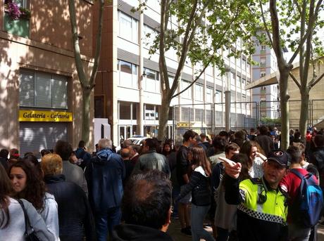 Un alumno mata a un profesor con una ballesta en el Instituto Joan Fuster, de Barcelona