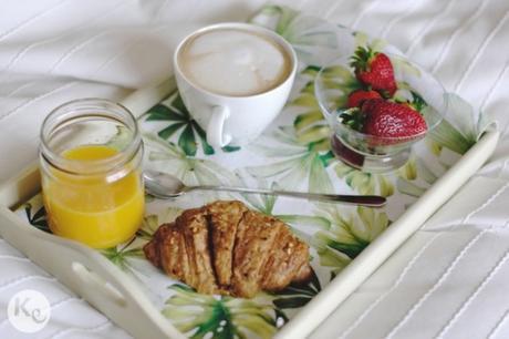 Anatomía del perfecto desayuno en la cama/ Anatomy of a perfect breakfast in bed The anatomy of a perfect breakfast in bed