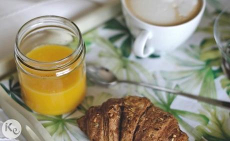 Anatomía del perfecto desayuno en la cama/ Anatomy of a perfect breakfast in bed The anatomy of a perfect breakfast in bed