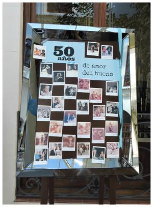 El caballete donde normalmente se colocan los meseros que indican la distribución de las mesa nos sirvió para colocar fotos familiares 
