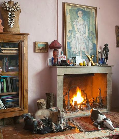 Una casa de campo, en el sur de Francia, con piezas de mercadillo