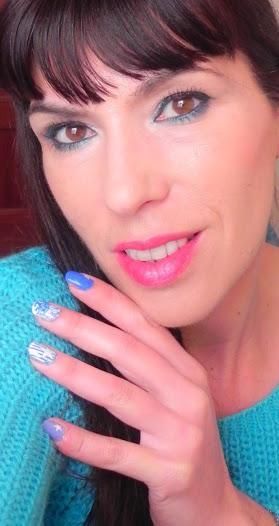 Busca tu pantone: Azules (look y manicura)