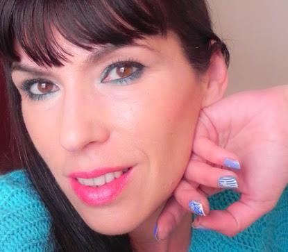 Busca tu pantone: Azules (look y manicura)