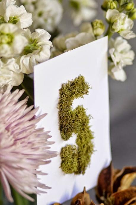DIY: Números con musgo para una boda