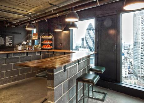 Residencia juvenil en Londres diseñada para disfrutar de las estancias comunes.