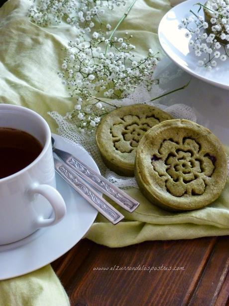 Tartaletas de Té Matcha, Cerezas y Praliné de Almendra