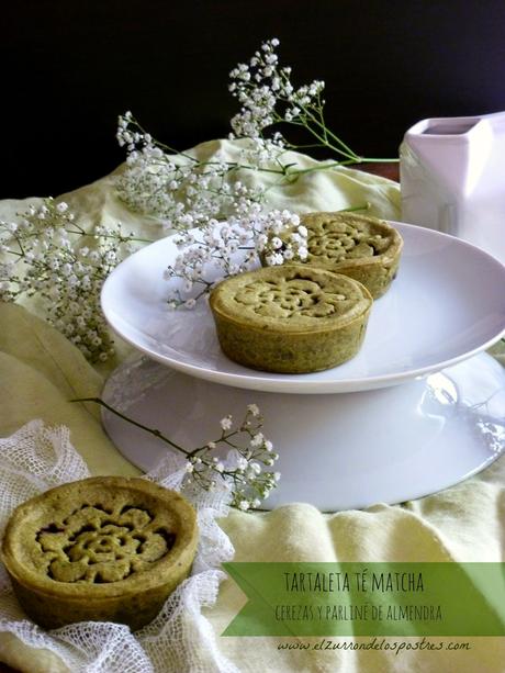 Tartaletas de Té Matcha, Cerezas y Praliné de Almendra