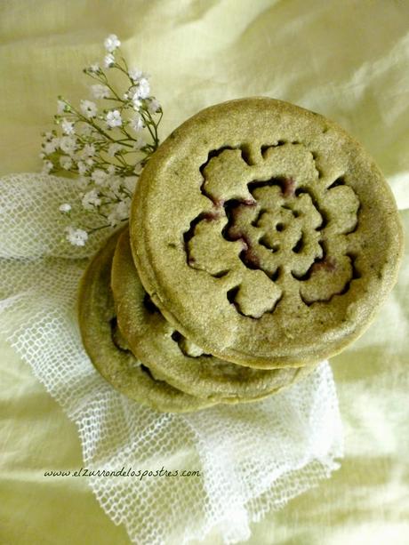 Tartaletas de Té Matcha, Cerezas y Praliné de Almendra