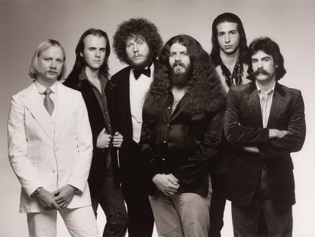 KERRY LIVGREN RECUERDA LA HISTORIA DE “DUST IN THE WIND”