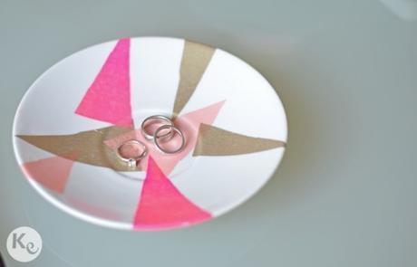 DIY #185. Un plato para anillos reciclado/ A recycled ring dish DIY. Dish ring. Reuse an old dish and decorate it with tissue paper