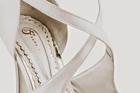 Detalle del cruce de otro de los zapatos de novia de la nueva línea wedding de Sara Navarro