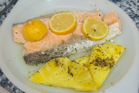Salmón con piña al limón con albariño.