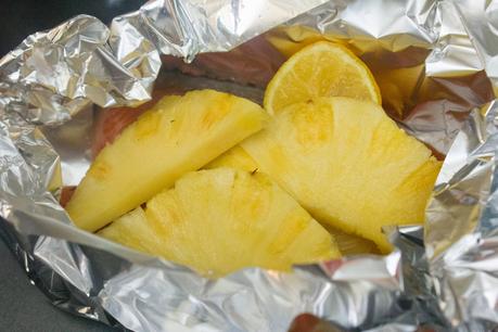 Salmón con piña al limón con albariño.