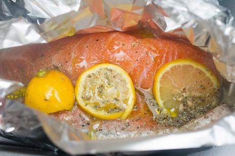 Salmón con piña al limón con albariño.