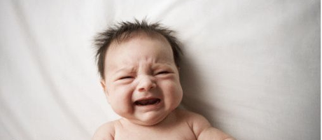 Los peligros de dejar llorar al bebé
