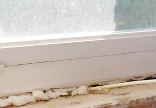 Aplicación de espumade poliuretano en sellado de ventana