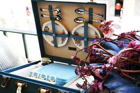 maleta de picnic de flores vintage