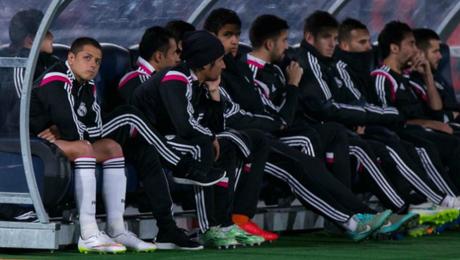 Javier Hernández en la banca del Madrid.