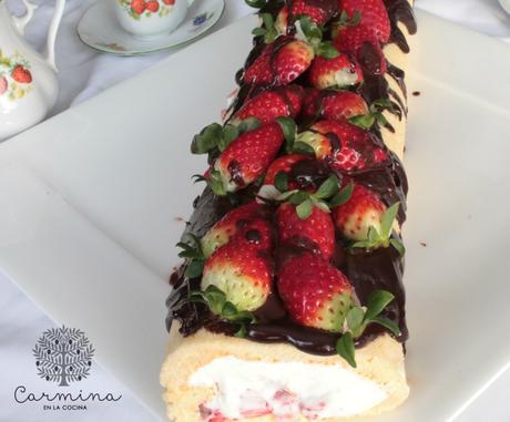BRAZO DE NATA CON FRESAS Y CHOCOAOVE BRAZO DE NATA CON FRESAS Y CHOCOAOVE