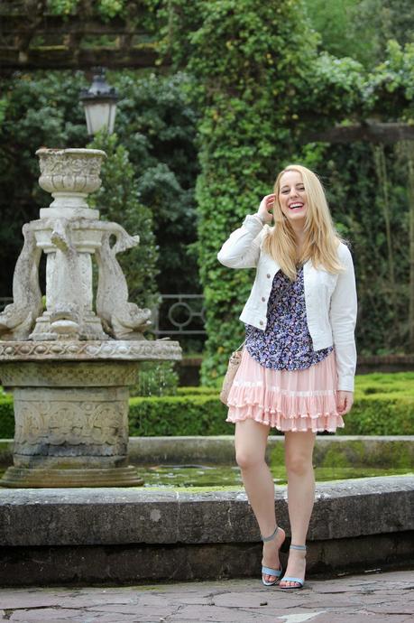 conjunto_romantico-falda_rosa-camisa_flores-blog_bilbao