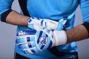 RG comienza a mostrar sus nuevos guantes RG Tuanis CEU