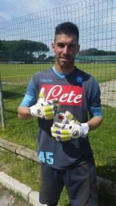RG comienza a mostrar sus nuevos guantes Andújar usa RG Ares