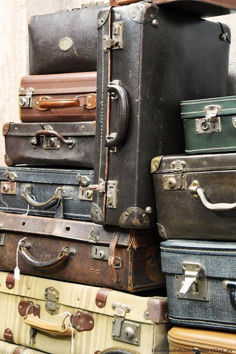 Maletas vintage de distintos colores y tamaños