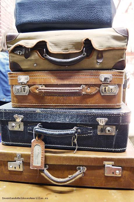 Maletines de cuero color camel y azul