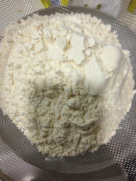 BIZCOCHO DE FRAMBUESAS Y CHOCOLATE BLANCO