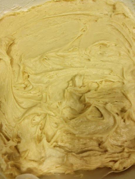 BIZCOCHO DE FRAMBUESAS Y CHOCOLATE BLANCO