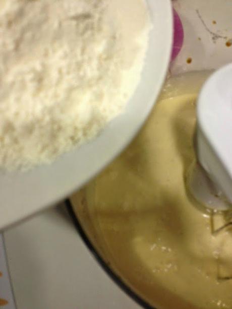 BIZCOCHO DE FRAMBUESAS Y CHOCOLATE BLANCO