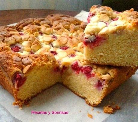 BIZCOCHO DE FRAMBUESAS Y CHOCOLATE BLANCO