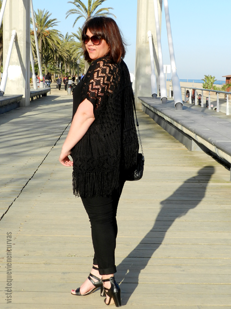 Soy una chica Curvy y no visto de negro (pero hoy sí) · Outfit