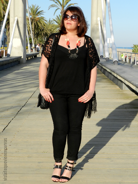 Soy una chica Curvy y no visto de negro (pero hoy sí) · Outfit