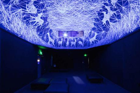 Stellar cave - Constelaciones de animales luminosos de hilos de Julien Salaud