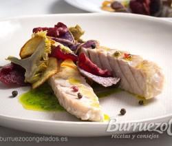 Ventresca de atún en salsa verde con patata, remolacha y alcachofa Ventresca de atún con salsa verde, patatas, remolacha y alcachofas, de Burruezo congelados.