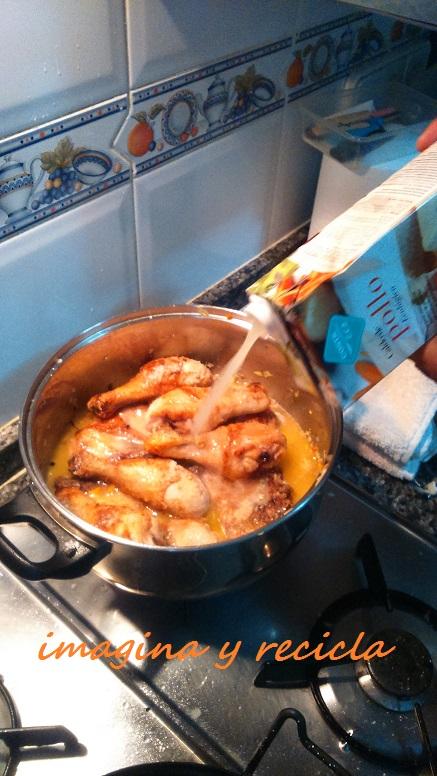 Probando caldo de pollo ecólogico Costa Eco