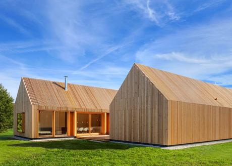 Casa diseñada en madera alistonada e instalaciones en cobre