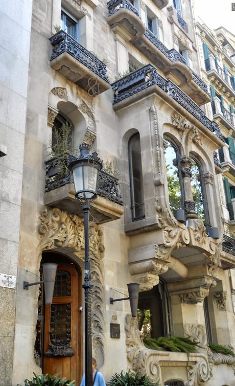 CASA BONAVENTURA FERRER,PASSEIG DE GRÀCIA  Nº.113, A LA BARCELONA D' ABANS, D' AVUI I DE SEMPRE...25-04-2015...!!!