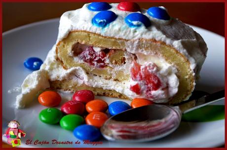 BRAZO DE GITANO CON FRESAS, NATA Y LACASITOS - 12 RECETAS, 12 BLOGUERS